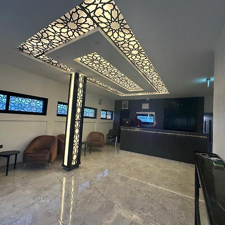 Airport Inn Hotel 洛美 外观 照片