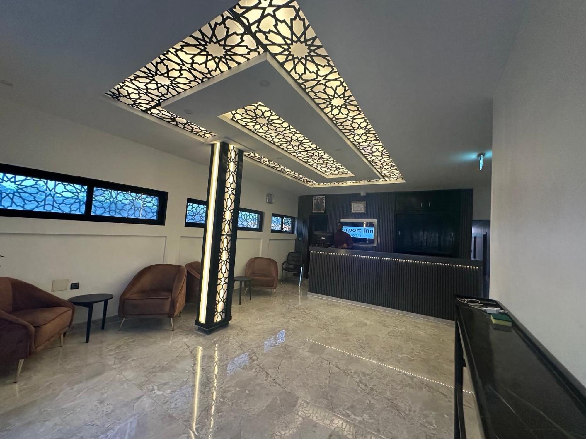 Airport Inn Hotel 洛美 外观 照片